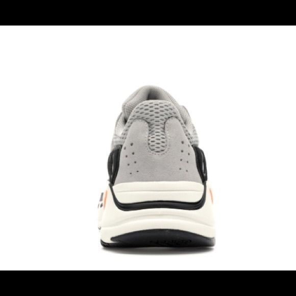 Yeezy Boost Wave Runner - Picture 2 of 4